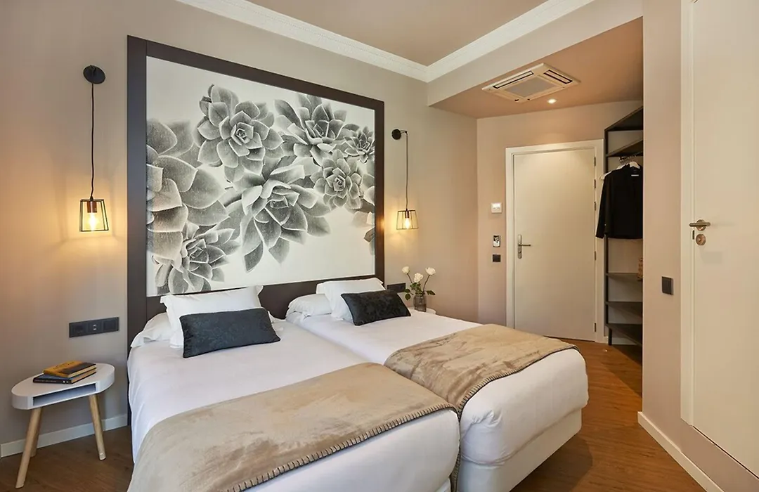Hostal Central Barcelona-1