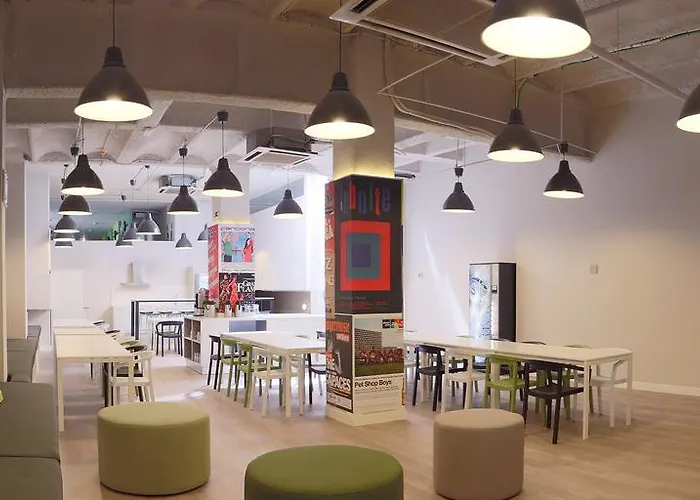 Hola Hostal Eixample Barcelona